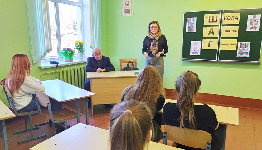 Депутаты - частые гости в школе №2 Хойников