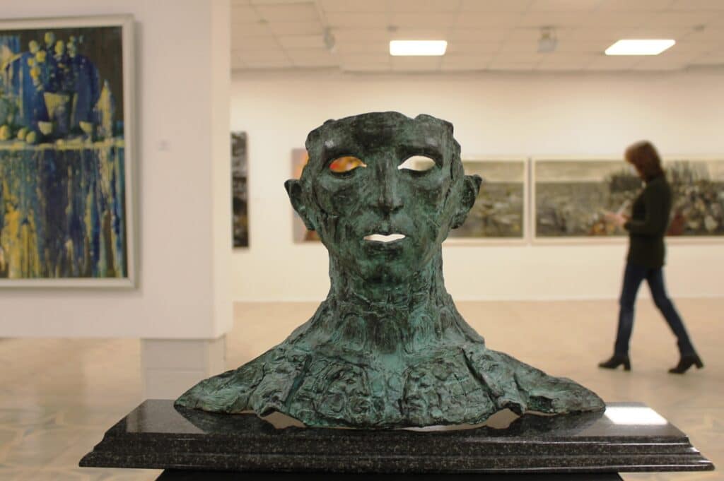 В Витебске открылась выставка скульптуры, живописи и графики «VIVAT VITA»