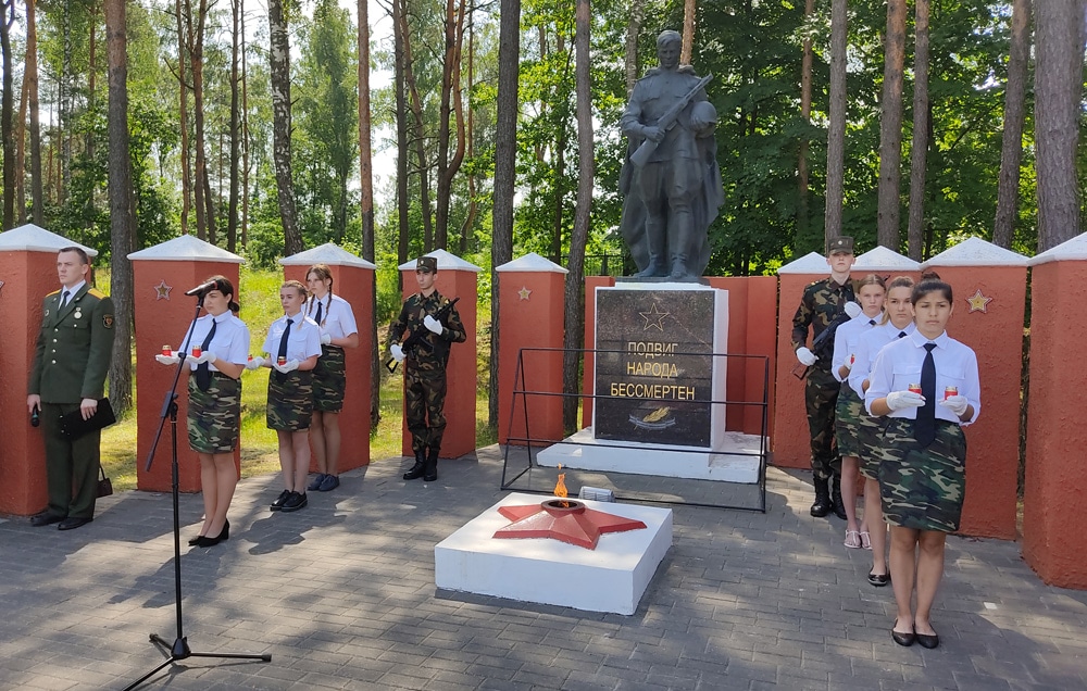 В Старых Дорогах почтили память павших в Великой Отечественной войне