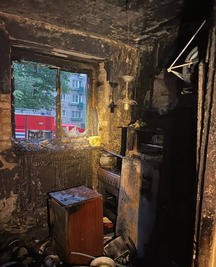 В Борисове пенсионерка не могла выйти из горящей квартиры