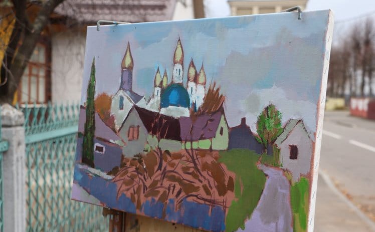 Слоним позирует: уже неделю в городе пишут картины художники из Минска и Гомеля
