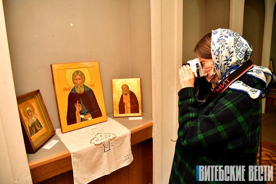 В Витебске открылась выставка икон женского духовного училища