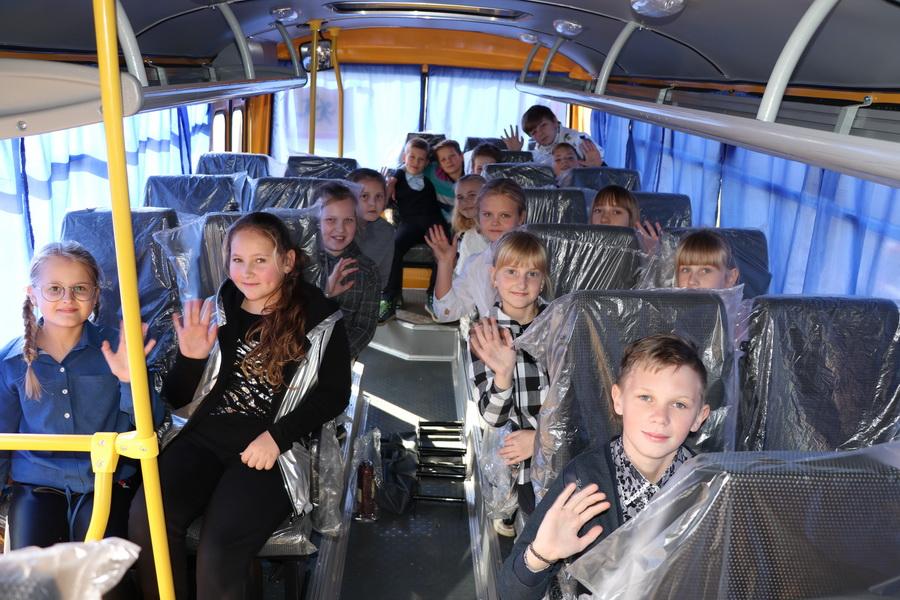 Учеников Новодворского д/с-СШ будет подвозить новый школьный автобус