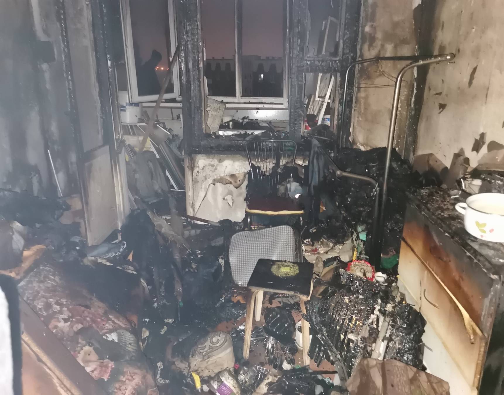 На Асаналиева в Минске из горящей квартиры вынесли мужчину