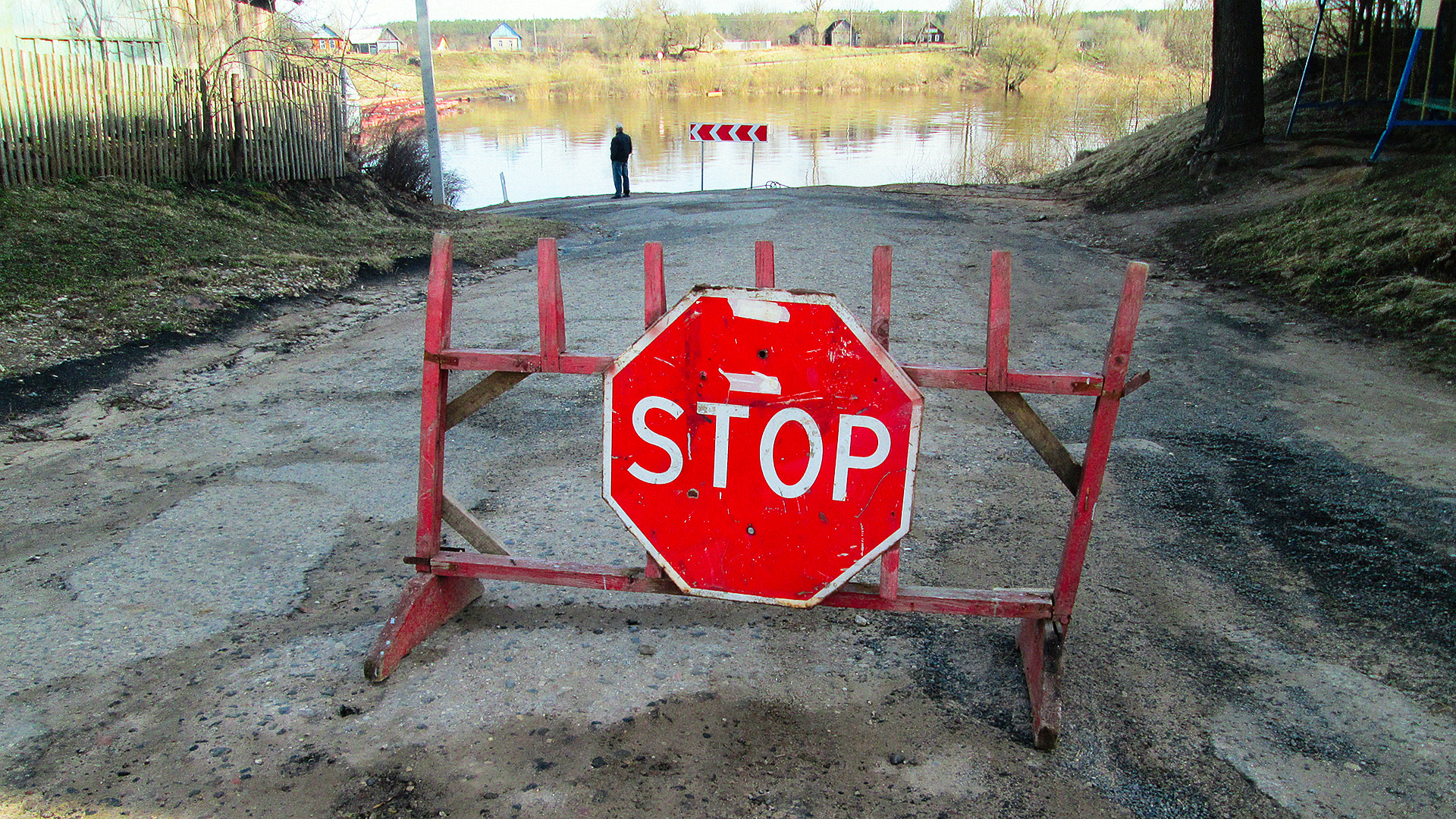 В Бешенковичах затопило понтонный мост, уровень воды в Двине растет по полметра в день