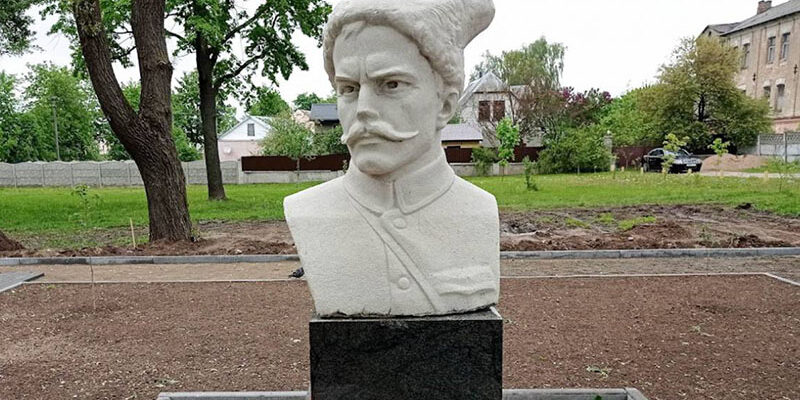 памятник Чапаеву