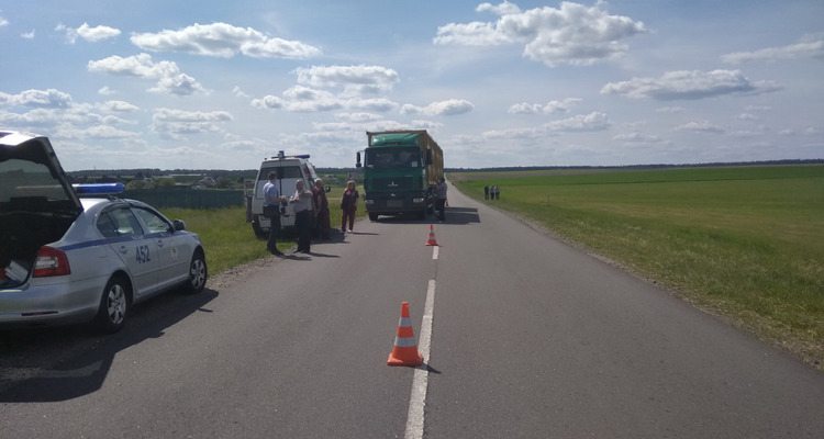 В Мозырском районе под колесами грузовика погиб водитель электросамоката