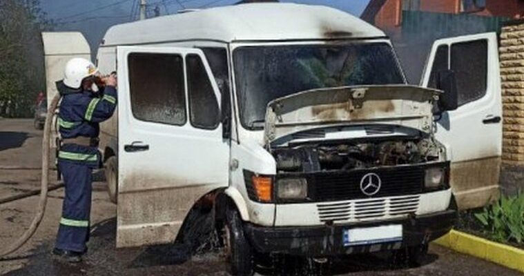Микроавтобус горел в Столинском районе