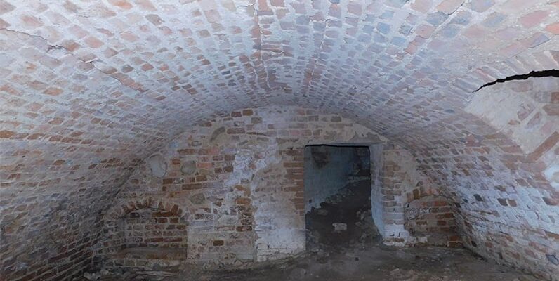 В подвале храма в Кобринском районе обнаружили костные останки 80-летней давности