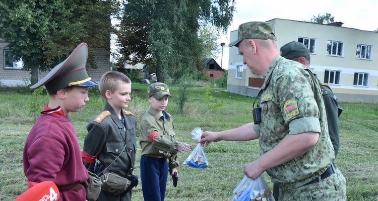 Школьник из Гомеля со своими друзьями организовал погранотряд в деревне Глыбоцкое