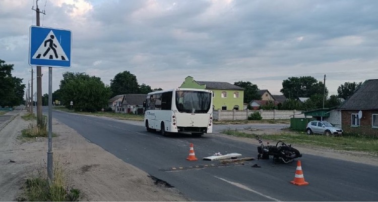 В Жлобине пьяный мотоциклист протаранил автобус и попал в реанимацию