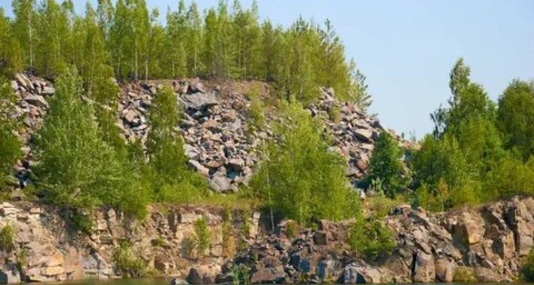 Гранит из месторождения Глушковичи в Лельчицком районе будет использован для мощения площади партизан в Брянске