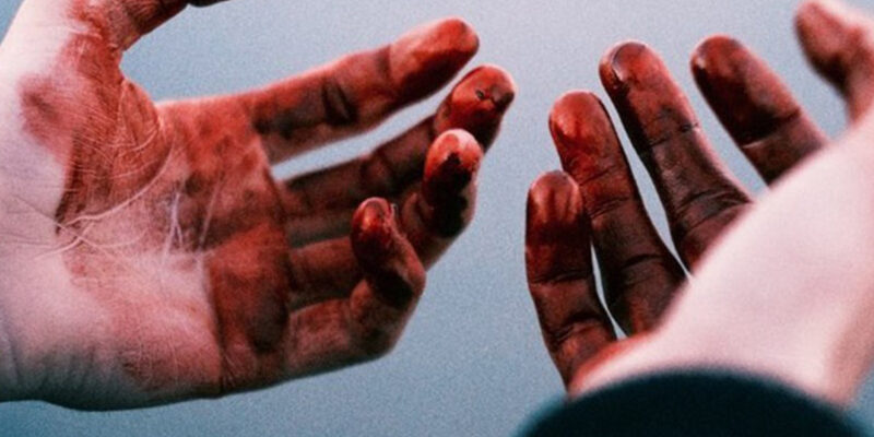 руки в крови