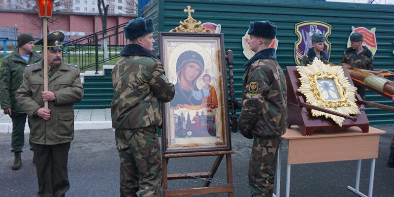 солдаты и церковь