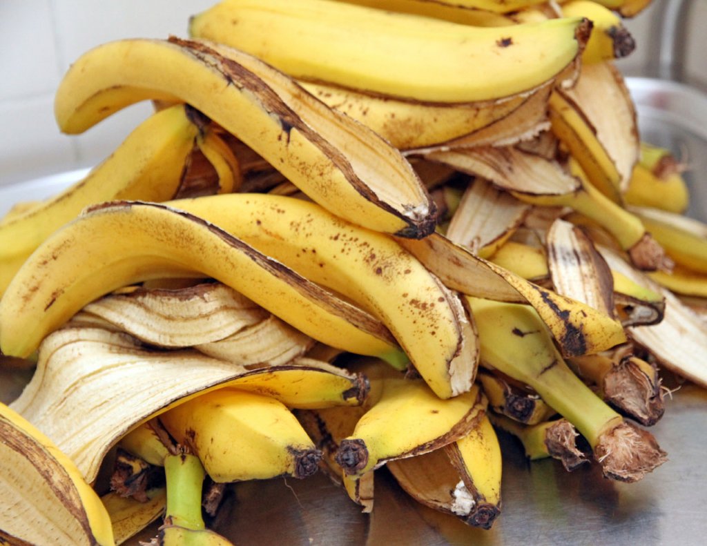 Настой из банановой кожуры: применение в качестве удобрения для огорода