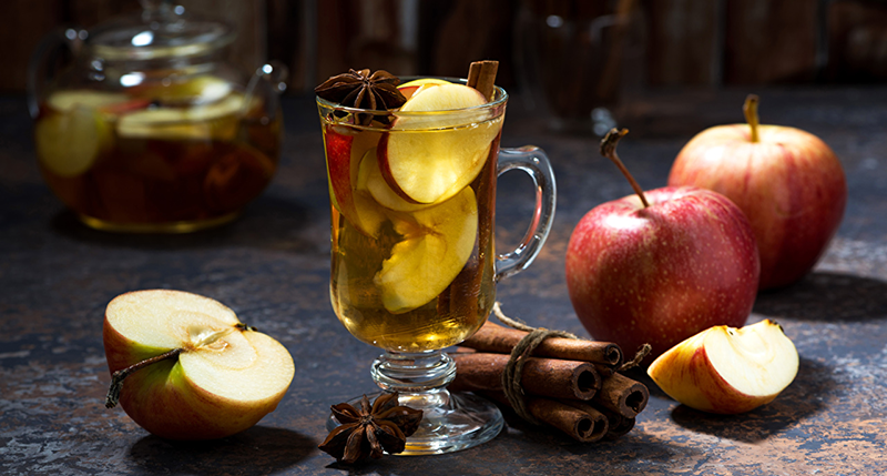 Популярные зимние горячие напитки – что пить в холод? Теплые яблочные напитки