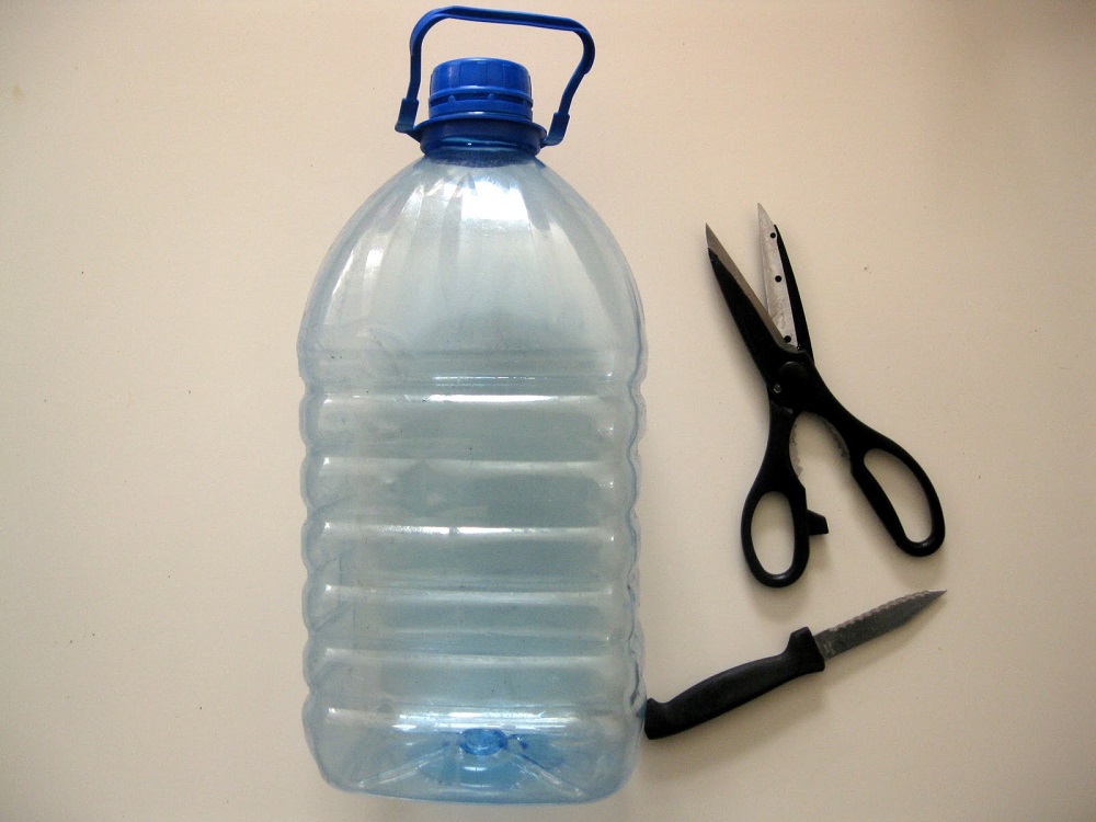 Несколько идей того, что можно сделать из пятилитровой бутылки?