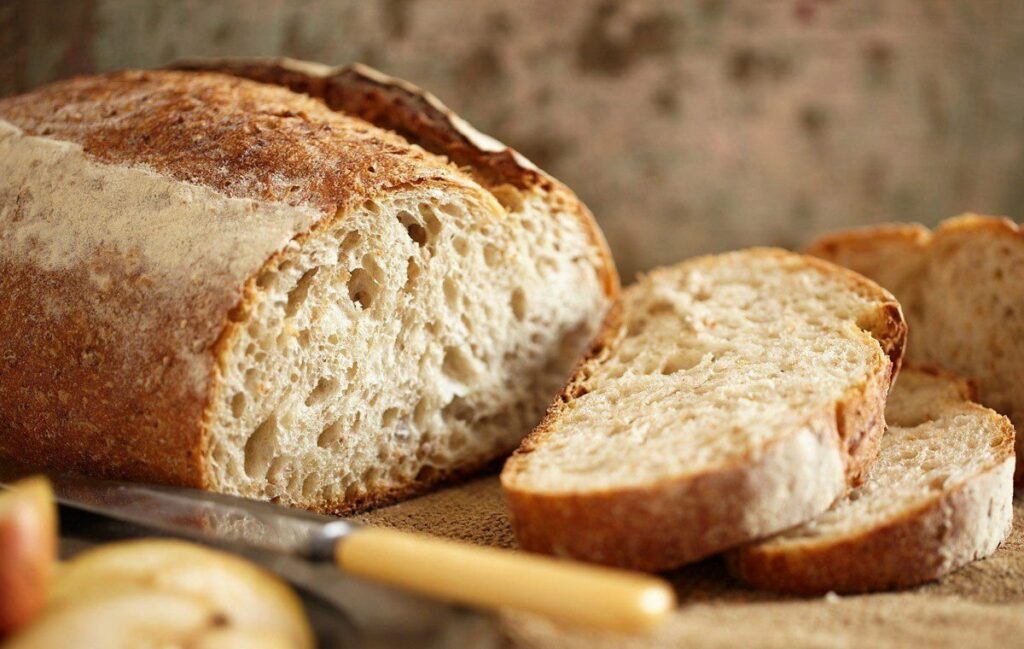Что делать с чёрствым хлебом, чтобы не выбрасывать ценный продукт? Обзор лучших идей